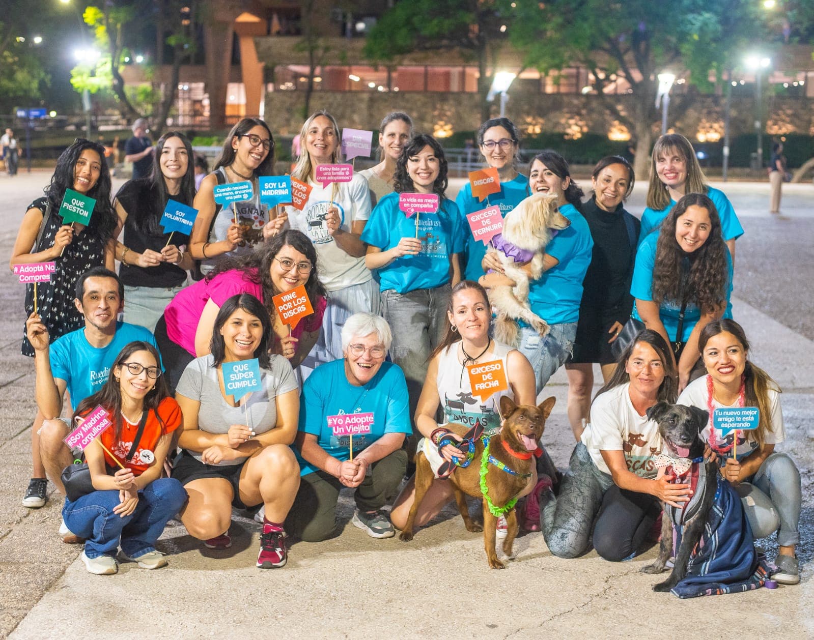 Equipo de Discas trabajando con animales